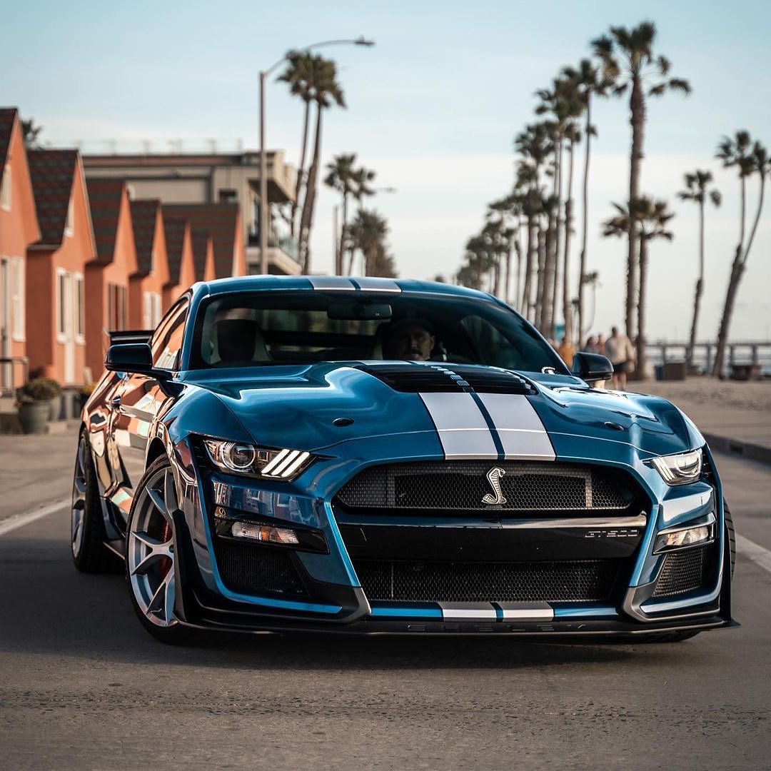 FORD MUSTANG