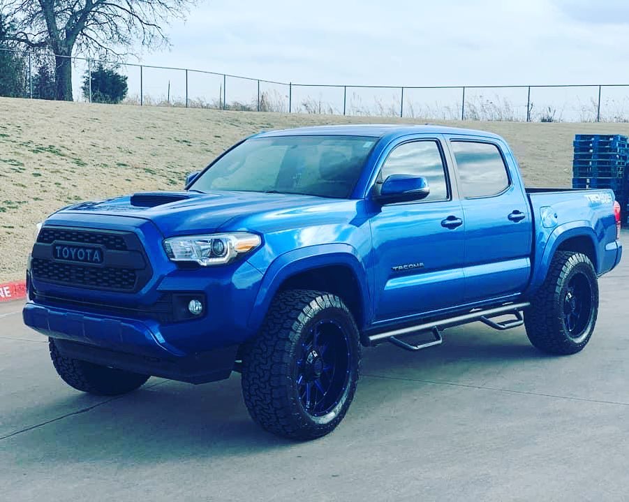 TOYOTA TACOMA