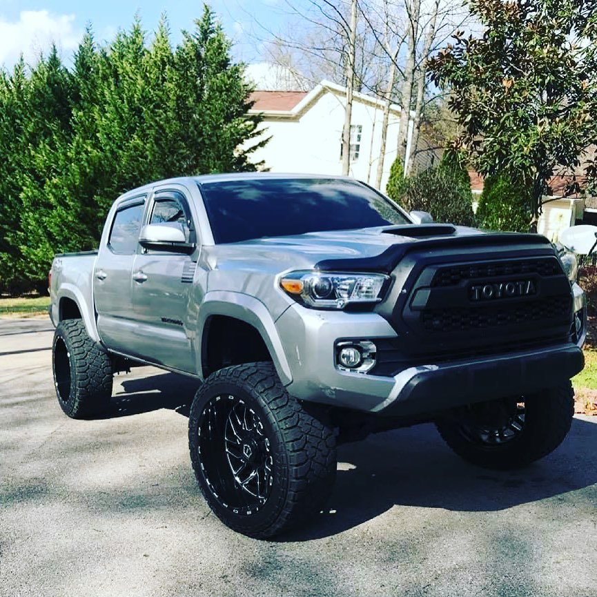 TOYOTA TACOMA